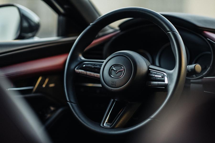 Детали интерьера Mazda3 Skyactiv-G AWD Hatchback (BP) 2019 года  (NA) (фото 16 из 16)